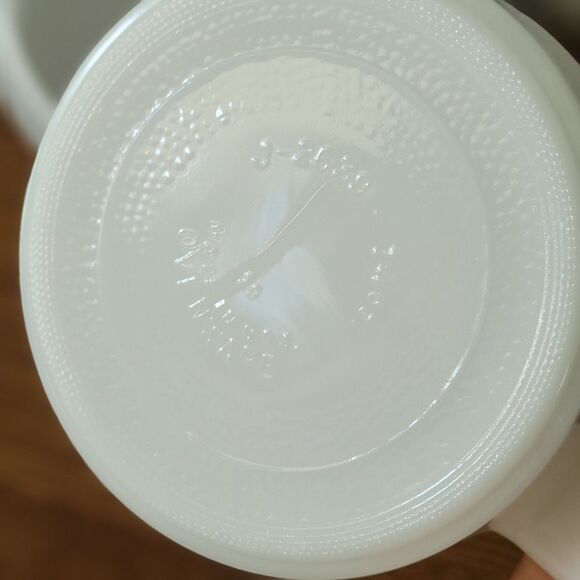 VINTAGE ✨️ Two Ovenware Milk Glass Stackable Bowls with Handles - Picture 3 of 5